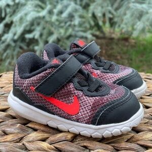 NIKE Flex Experience 4 Toddler Sneakers Black/White/Red.  Toddler size 5